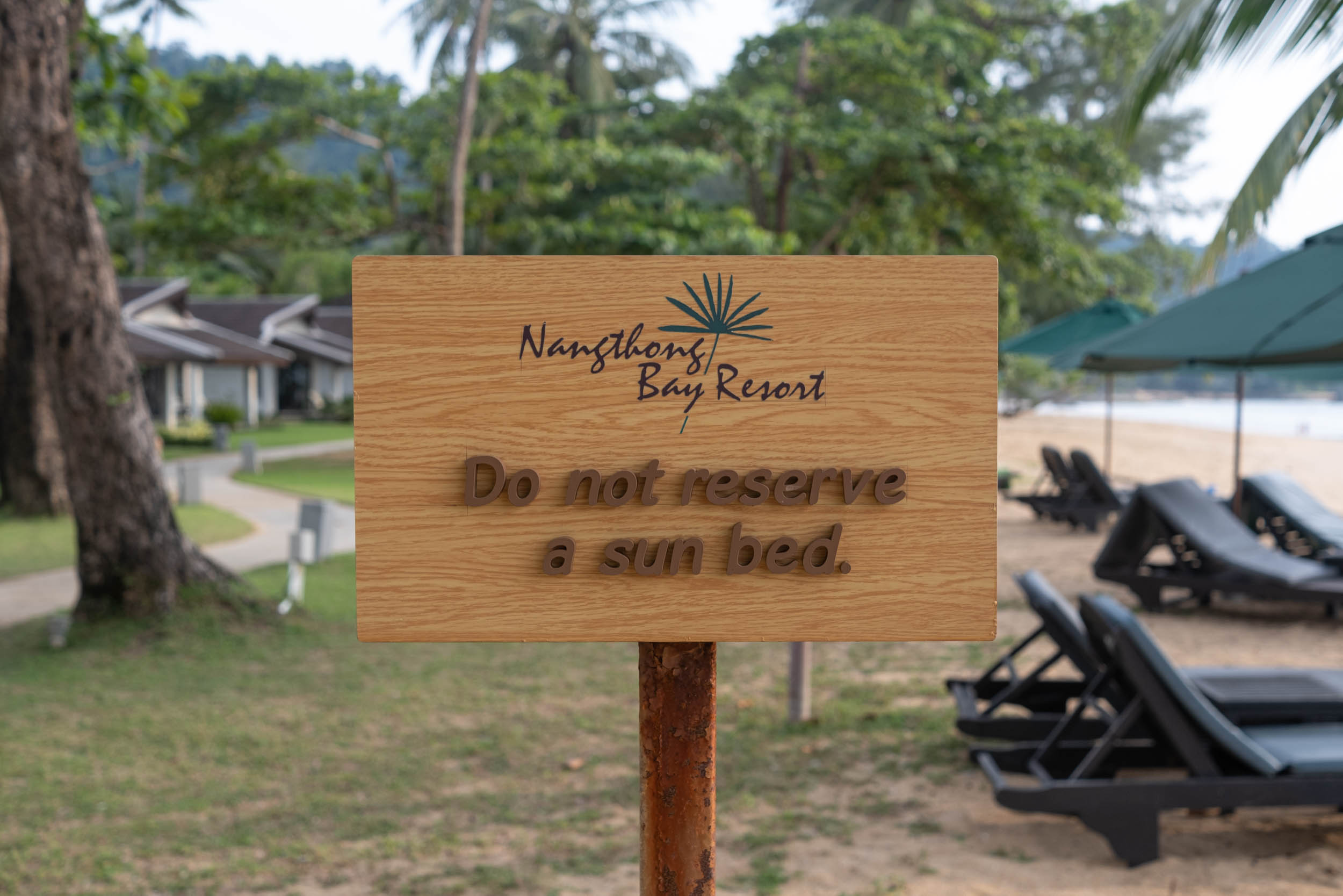 A sign by the beach: "Do not reserve a sun bed."