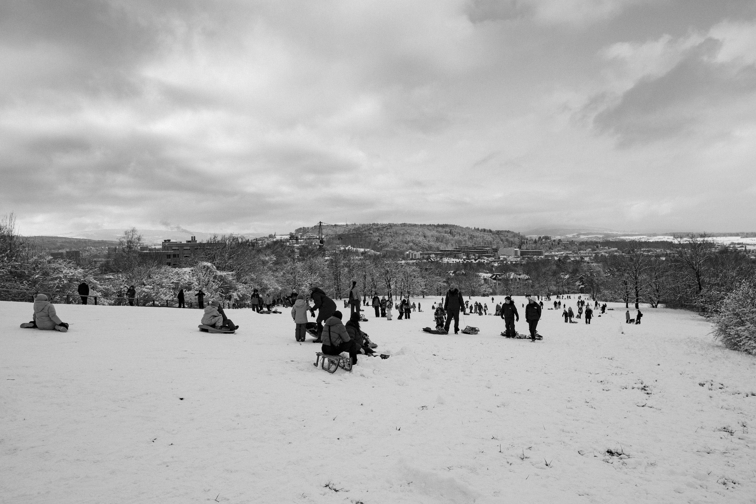 Lots of people sledding on "Monte Diggelmann" last Sunday, a small hill near where we live.
