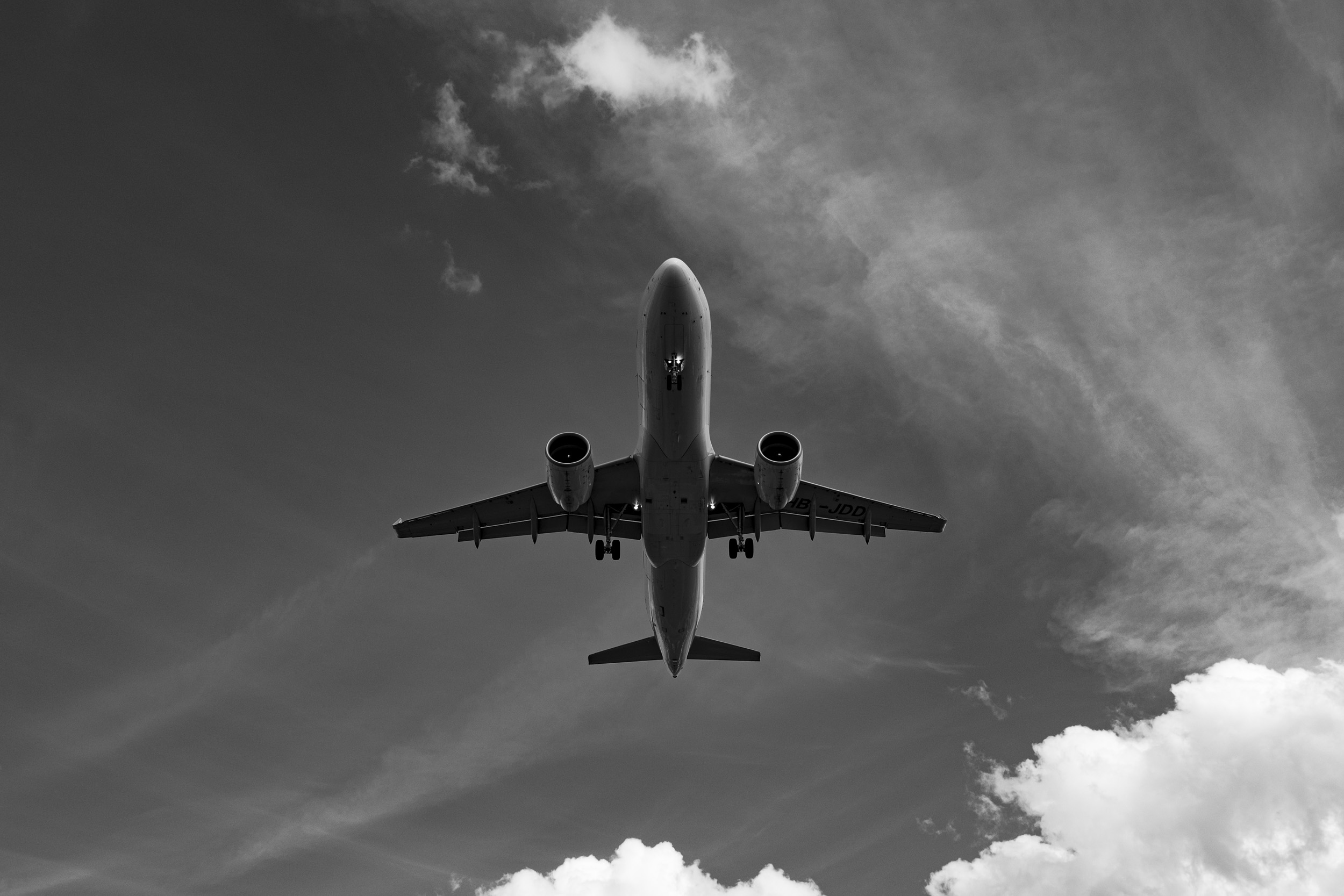 A jet coming overhead, shortly before landing at the Zurich Airport.