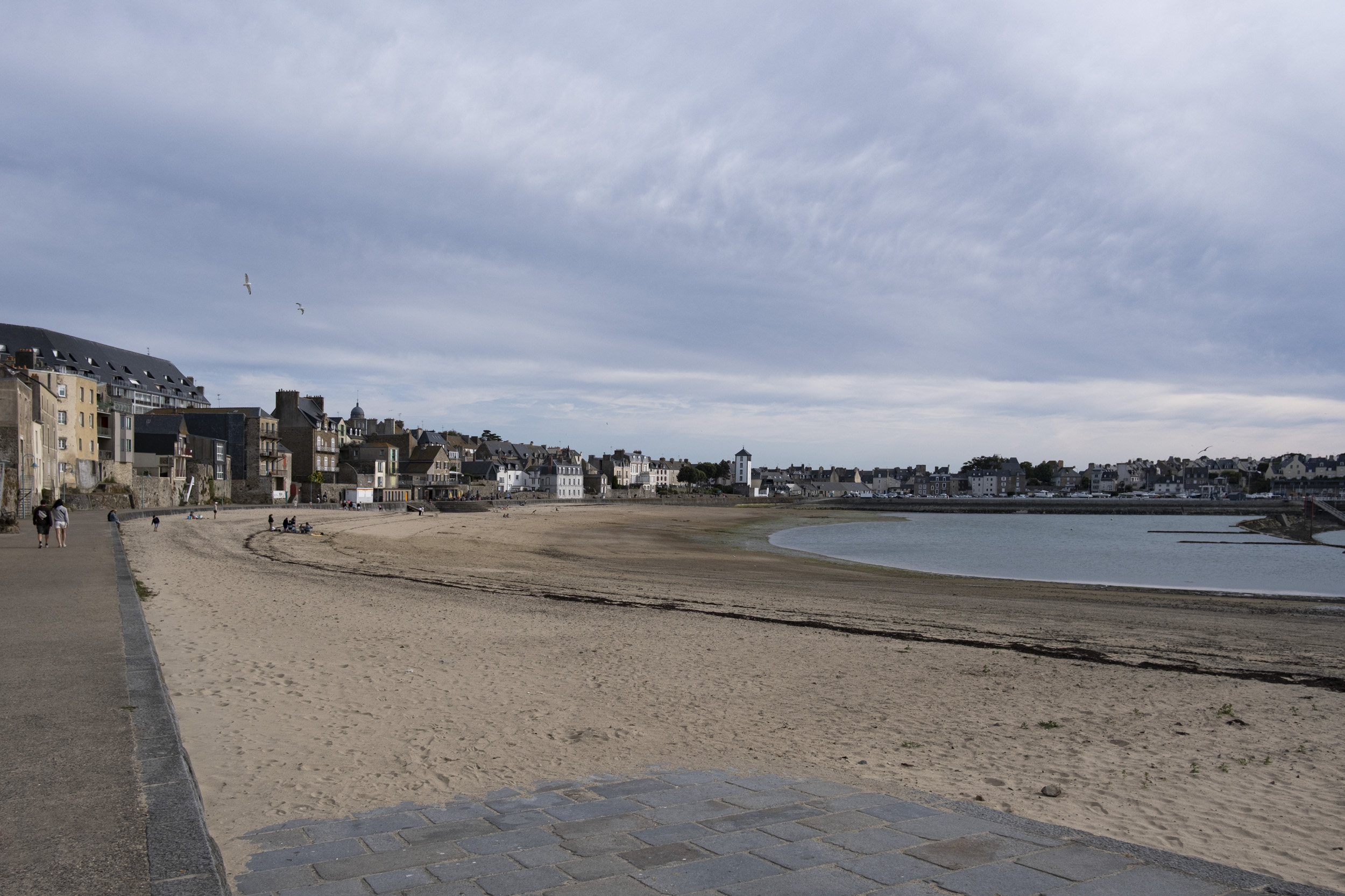 Bas Sablons beach in Saint-Malo in beautiful evening light.